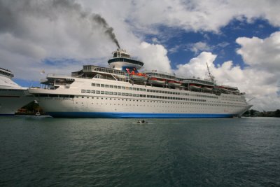 THOMSON DESTINY (1982) (Ex Sunbird; Song of America) @  Castries, St Lucia