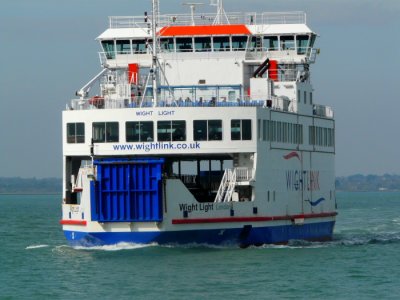 WIGHT LIGHT - @ Yarmouth, Isle of Wight (Arriving)