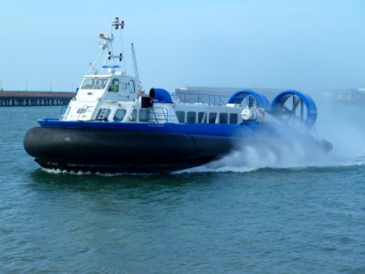 GH2132 ISLAND EXPRESS @ Ryde, Isle of Wight