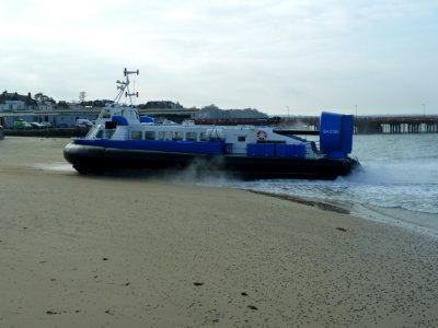 GH2132 ISLAND EXPRESS @ Ryde, Isle of Wight