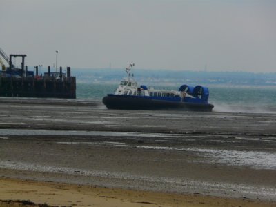 GH2132 ISLAND EXPRESS @ Ryde, Isle of Wight (Arriving)