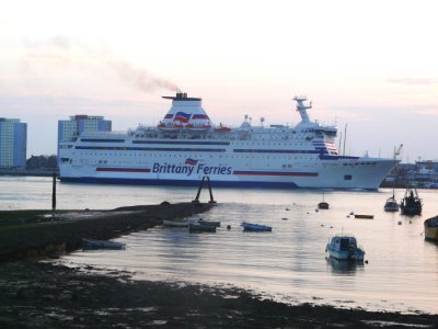 BRETAGNE - @ Portsmouth Harbour (Arriving)