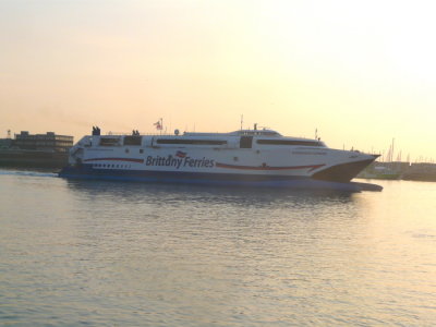 NORMANDIE EXPRESS - @ Portsmouth (Arriving)
