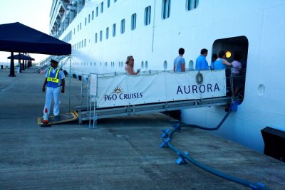 P&O AURORA Boarding ship in St Kitts