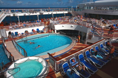P&O AURORA Deck View Riviera Pool