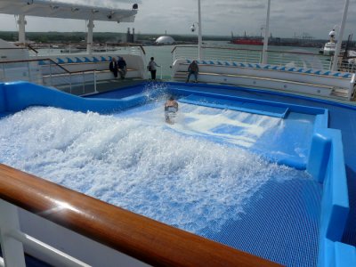 INDEPENDANCE OF THE SEAS Flowrider