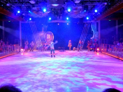 INDEPENDANCE OF THE SEAS Ice Show