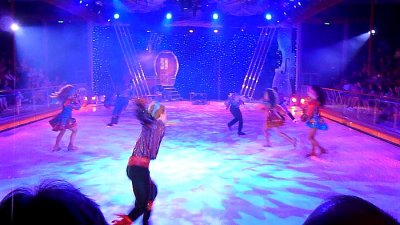 INDEPENDANCE OF THE SEAS Ice Show