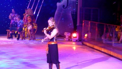 INDEPENDANCE OF THE SEAS Ice Show