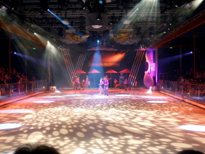 INDEPENDANCE OF THE SEAS Ice Show