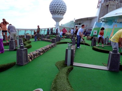 INDEPENDANCE OF THE SEAS Independance Dunes Crazy Golf