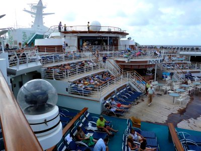 INDEPENDANCE OF THE SEAS Main Pool seating Area