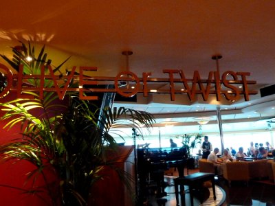 INDEPENDANCE OF THE SEAS Olive or Twist