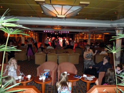 INDEPENDANCE OF THE SEAS Pyramid Lounge