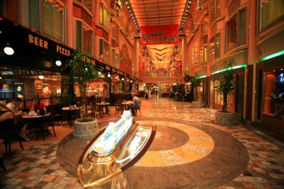INDEPENDANCE OF THE SEAS Royal Promenade
