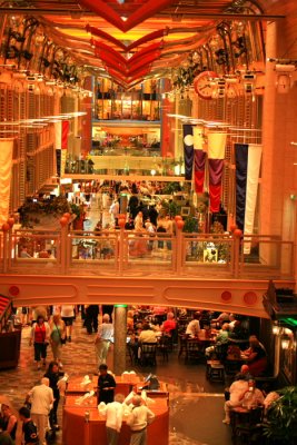 INDEPENDANCE OF THE SEAS Royal Promenade