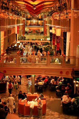 INDEPENDANCE OF THE SEAS Royal Promenade