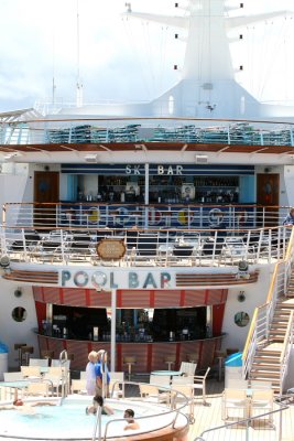 INDEPENDANCE OF THE SEAS Sky Bar & Pool Bar