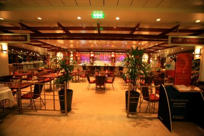 INDEPENDANCE OF THE SEAS Windjammer Restaurant