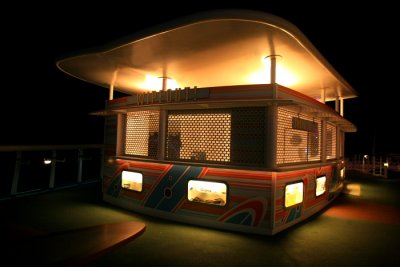 INDEPENDANCE OF THE SEAS Wipout Desk for Flowrider