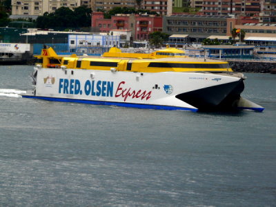 BENTAGO EXPRESS - @ Santa Cruz, Tenerife (Leaving)