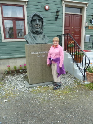 Tromso - Margaret with Roald Amundsen Bust