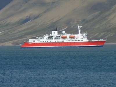 Spitzbergen - Longyearbarden Expedition Anchored
