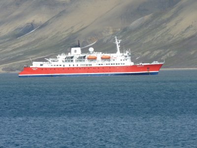 Spitzbergen - Longyearbarden Expedition Anchored