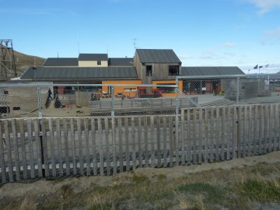 Spitzbergen - Longyearbarden School