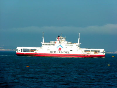 RED EAGLE @ East Cowes, Isle of Wight, UK (Arriving)