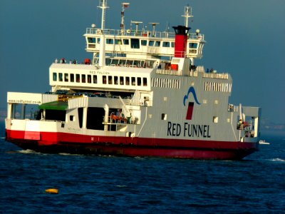 RED FALCON @ East Cowes (Leaving)