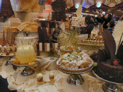 FREEDOM Midnight Buffet Display