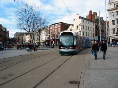209 (2005) Bombardier Incentros AT6/5 approaching Old Market Square