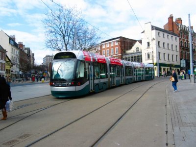211 (2006) Bombardier Incentros AT6/5 Leaving Old Market Square