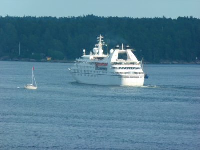 SEABOURNE PRIDEs (1988) Leaving Stockholm, Sweden