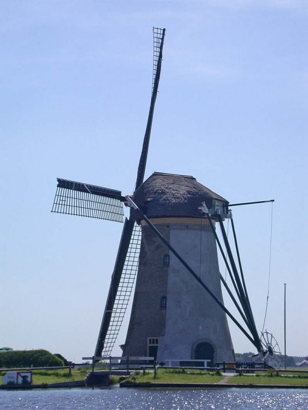 Broek en Simontjes molen langs de Groote Sloot