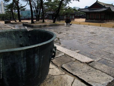 Big vat in Chang Deok Gung Palace