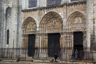 royal portal on west facade of chartres