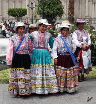 2011_02_03 Plaza de Armas Mujeres Ahorritas de Canocota