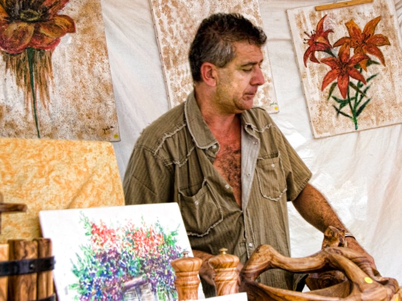 Olivewood seller