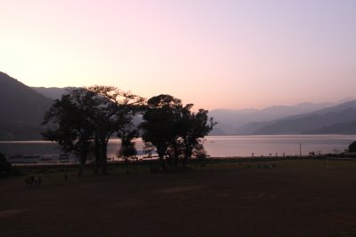Pokhara 21 - Sunset over the Lake