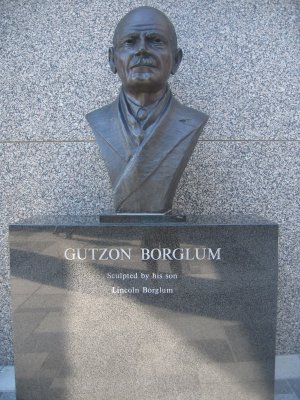 Borghum Statue
