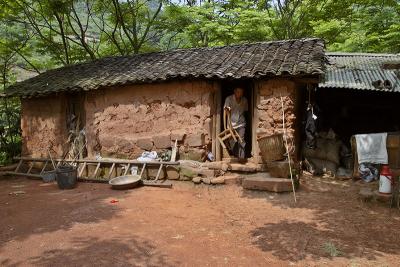 Adobe home situated on the shore of a lake near Ping Shan Po.