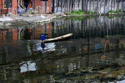 Fenghuang paddling on the main river.