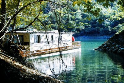 Lake Shasta Snug Anchorage Spot