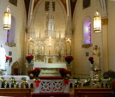 Loretto Chapel Inside.jpg