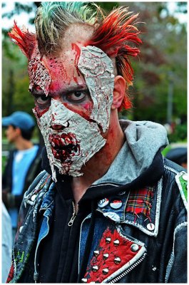 TOzombieWALK2011aa.jpg