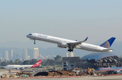 HD7_3087-B737-33N.jpg