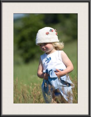 Zoe Lynn's 2yr Photos in a field