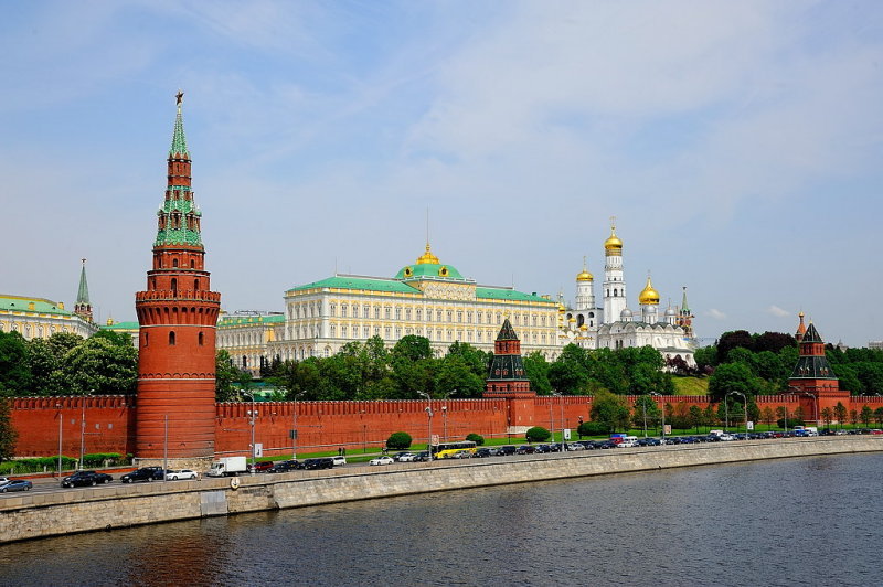 Le kremlin depuis les quais de la moscova